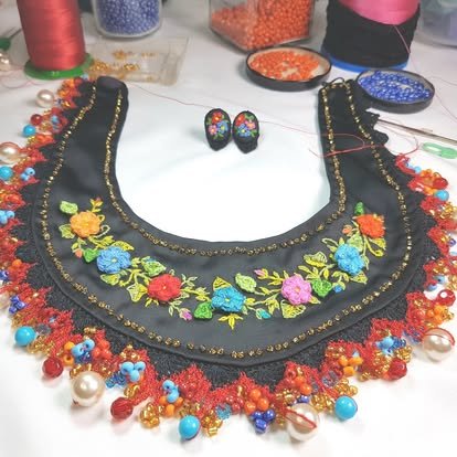 Pectoral Negro Bordado – Marianerías by Marian