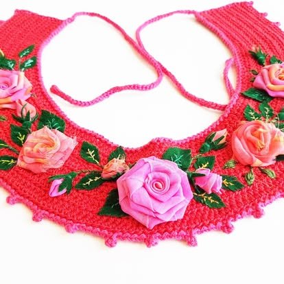 Pectoral Rojo Rosas – Marianerías by Marian