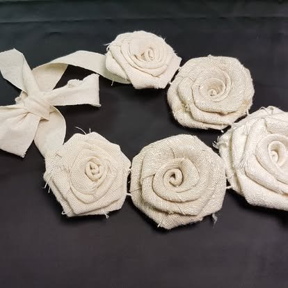 Pectoral Textil Rosas de Lino – Marianerías by Marian